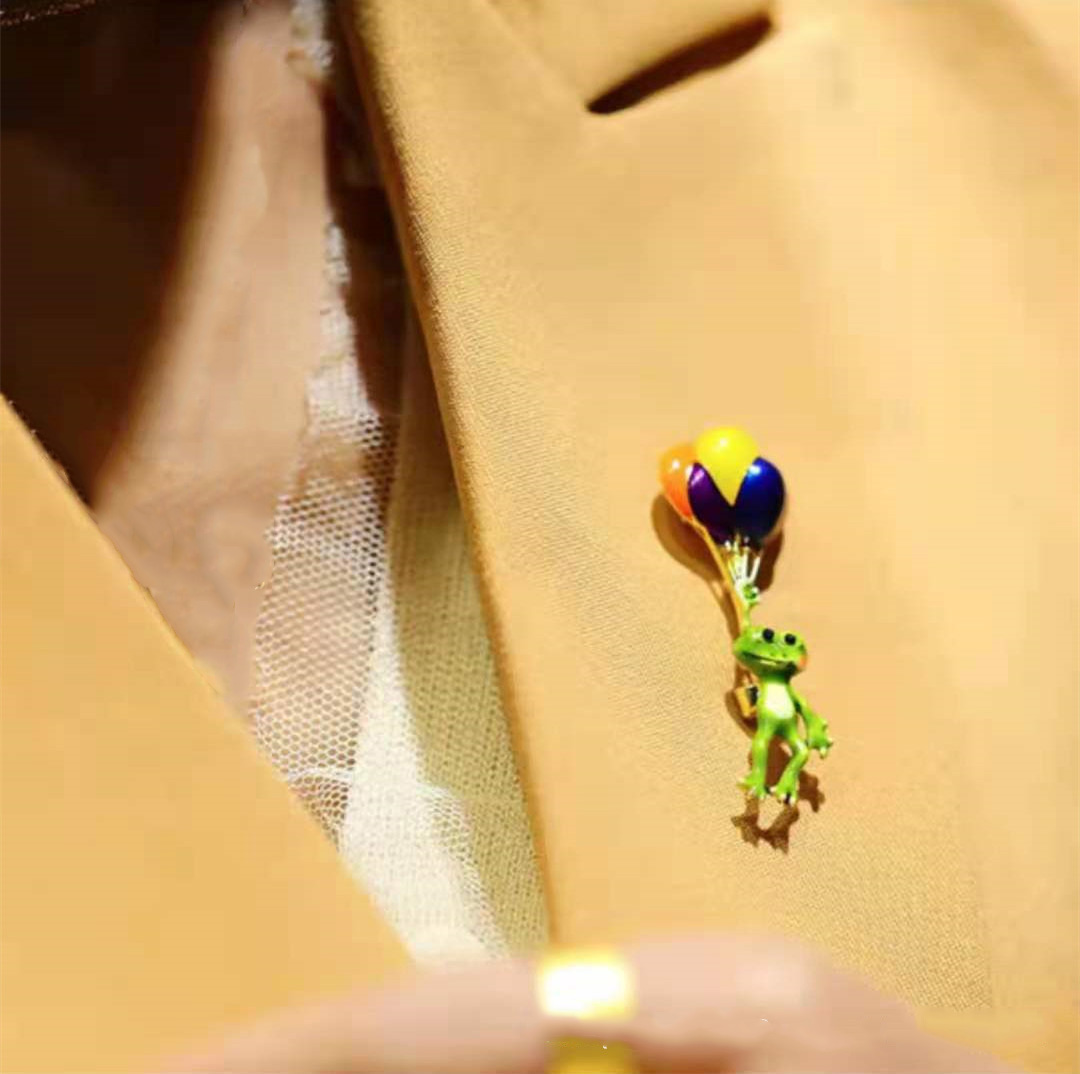 Canlı kurbağa tutan renkli bal - Embroidery Bali incelemesi ve fiyatı